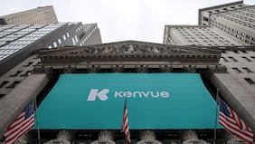 Nace un nuevo gigante del sector de la salud y bienestar: matriz de Huggies compra a dueña de Listerine y Tylenol