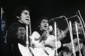 Víctor Jara “hippie” y precursor de los sellos independientes: el retrato de su nueva biografía