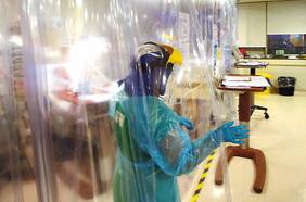 Clínica Alemana acusa el golpe de la pandemia y despide a más de un centenar de trabajadores