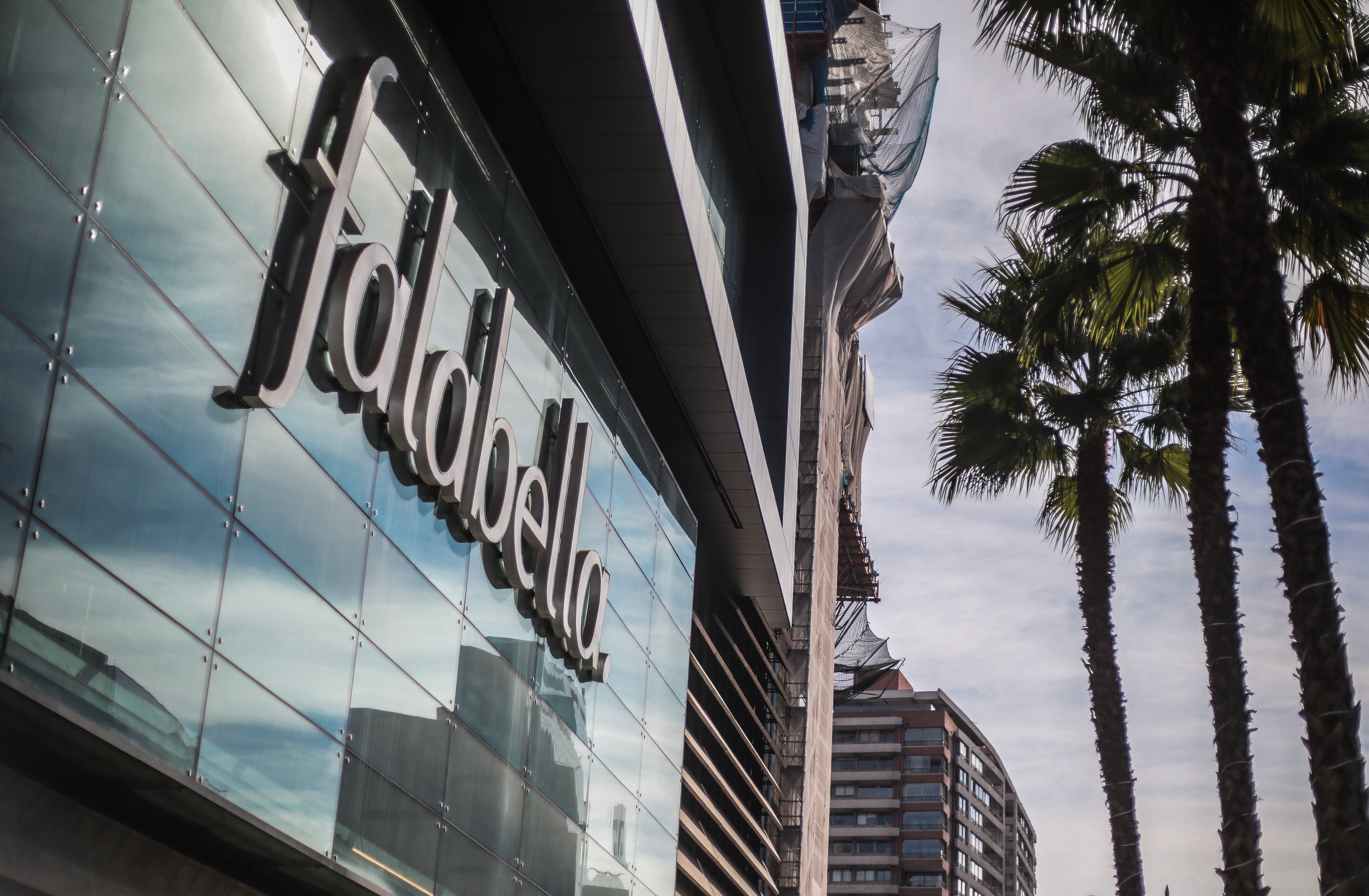 Sociedad ligada a los Díaz del Río venden acciones de Falabella por $63 mil millones