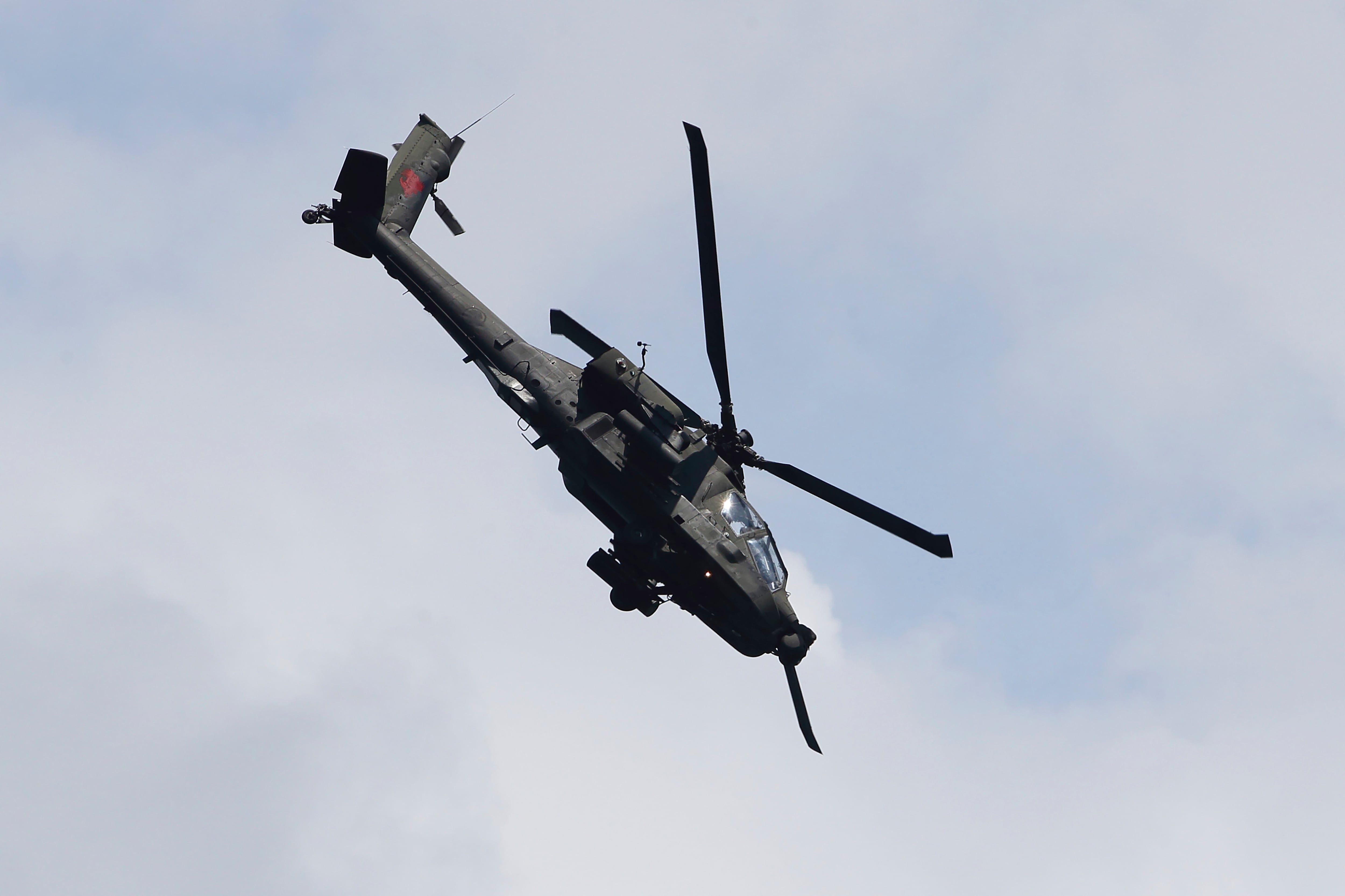 Trump afirma que Irán derribó un helicóptero estadounidense y que Washington "debe" responder