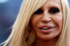 Así es el nuevo rostro de Donatella Versace que sorprendió a las redes, explicado por cirujanos plásticos