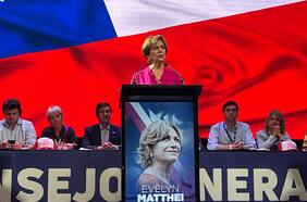 UDI proclama oficialmente a Evelyn Matthei como su abanderada presidencial