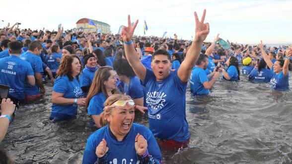 El clásico “Chapuzón del Estrecho” de Punta Arenas contó con la participación de 7.500 personas