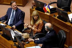 Bancada de Demócratas envía oficio al Ministerio de Transporte por licitaciones de buses Red: acusan “falta de transparencia y competitividad”