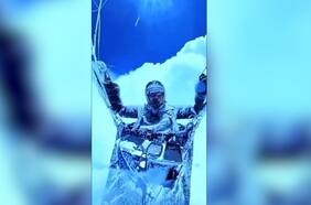 Parapentista chino sobrevive tras ser arrastrado por una tormenta a más de 8.500 metros de altitud