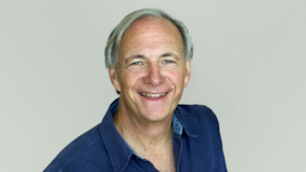 Ray Dalio, referente mundial de las inversiones, asegura que hay una burbuja por la IA, pero no llama al pánico