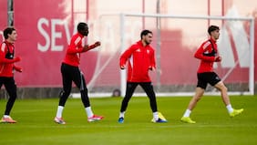 Buenas noticias para un equipo golpeado: Gabriel Suazo vuelve a los entrenamientos en el Sevilla