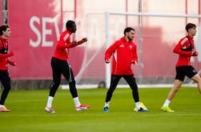 Buenas noticias para un equipo golpeado: Gabriel Suazo vuelve a los entrenamientos en el Sevilla