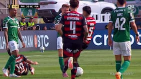 Salvó de la expulsión: el duro planchazo de Erick Pulgar en la final de la Copa Libertadores entre Flamengo y Palmeiras