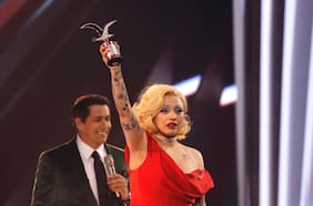 Mon Laferte se convierte en la sexta y más joven artista en recibir Gaviota de Platino en Viña