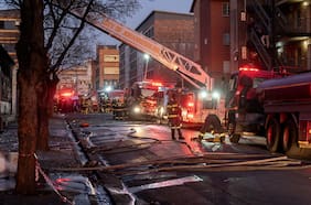 Al menos 38 muertos en incendio que arrasa un edificio de Johannesburgo