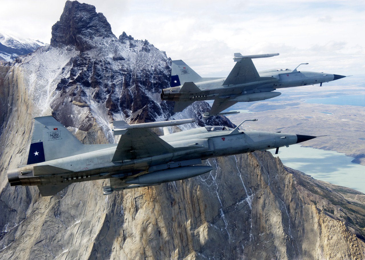 FACH conmemora el medio siglo de operación de sus aviones de combate F-5 Tigre y afina ruta de reemplazo
