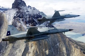 FACH conmemora el medio siglo de operación de sus aviones de combate F-5 Tigre y afina ruta de reemplazo