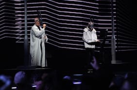 ¿Qué significan las máscaras de Pet Shop Boys? El trasfondo simbólico de su show en Viña del Mar