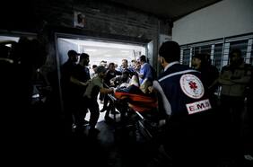 Tanques de Israel toman posiciones frente a principal hospital de Gaza mientras recién nacidos comienzan a morir por falta de combustible