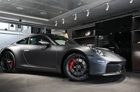 El primer Porsche 911 híbrido ya está disponible en Chile