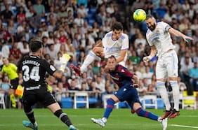 El Real Madrid aplasta al Levante y Benzema ya es el segundo goleador histórico merengue