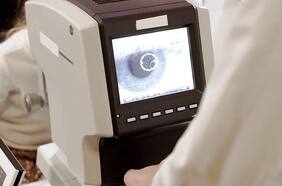 Desarrollan implantes de córneas a partir del colágeno de cerdos