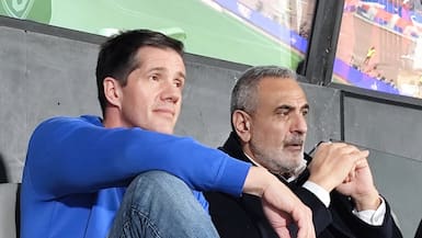 Michael Clark y Manuel Mayo llegan a la ANFP para protestar por los cobros arbitrales contra la U