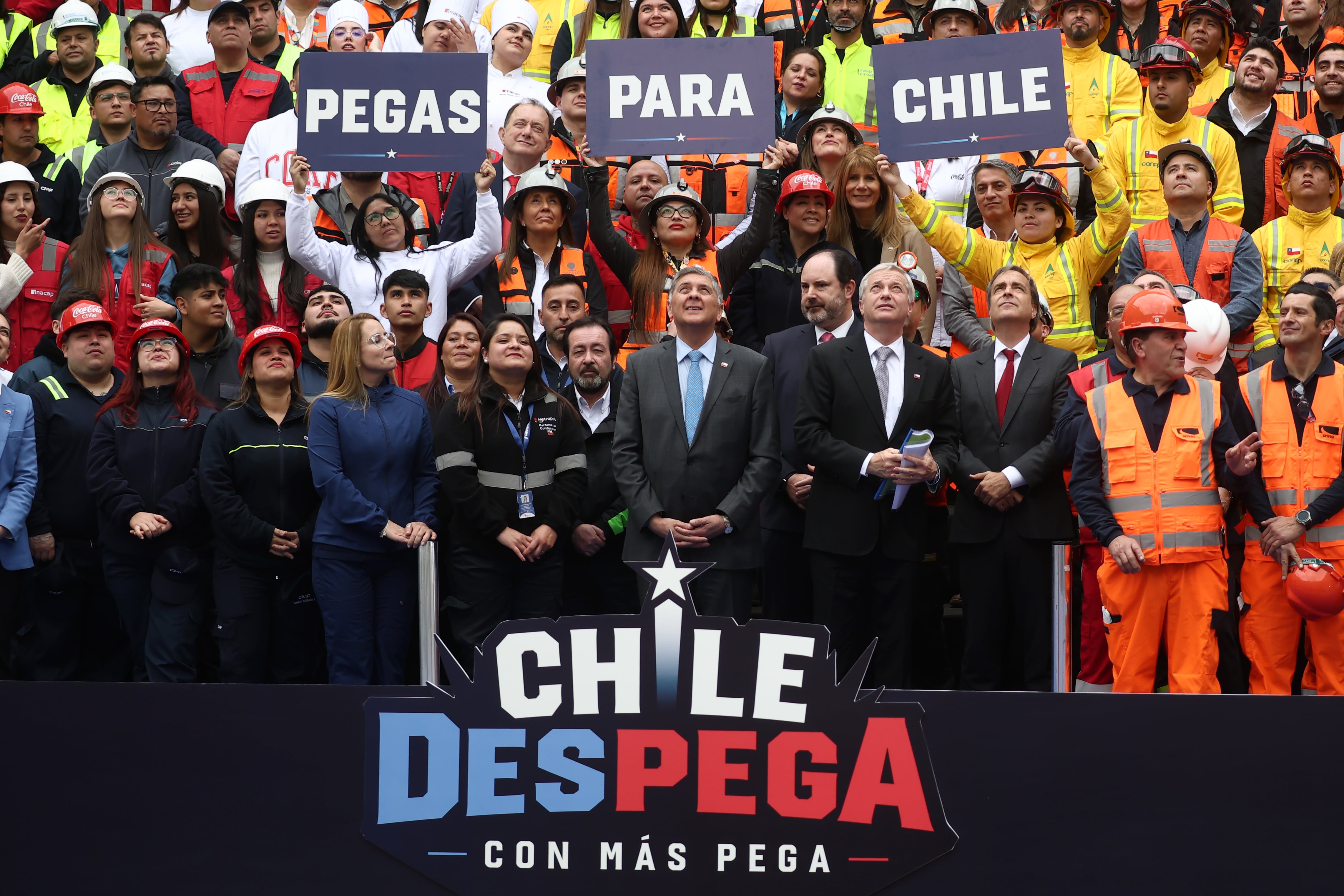 Gobierno anuncia plan laboral que movilizará recursos por unos US$1.350 millones que apunta a crear más de 100 mil empleos