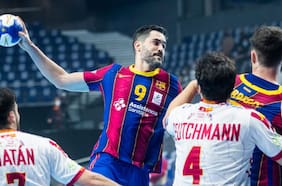 Erwin Feuchtmann cae ante el invencible Barcelona en la final de la Copa del Rey de Balonmano