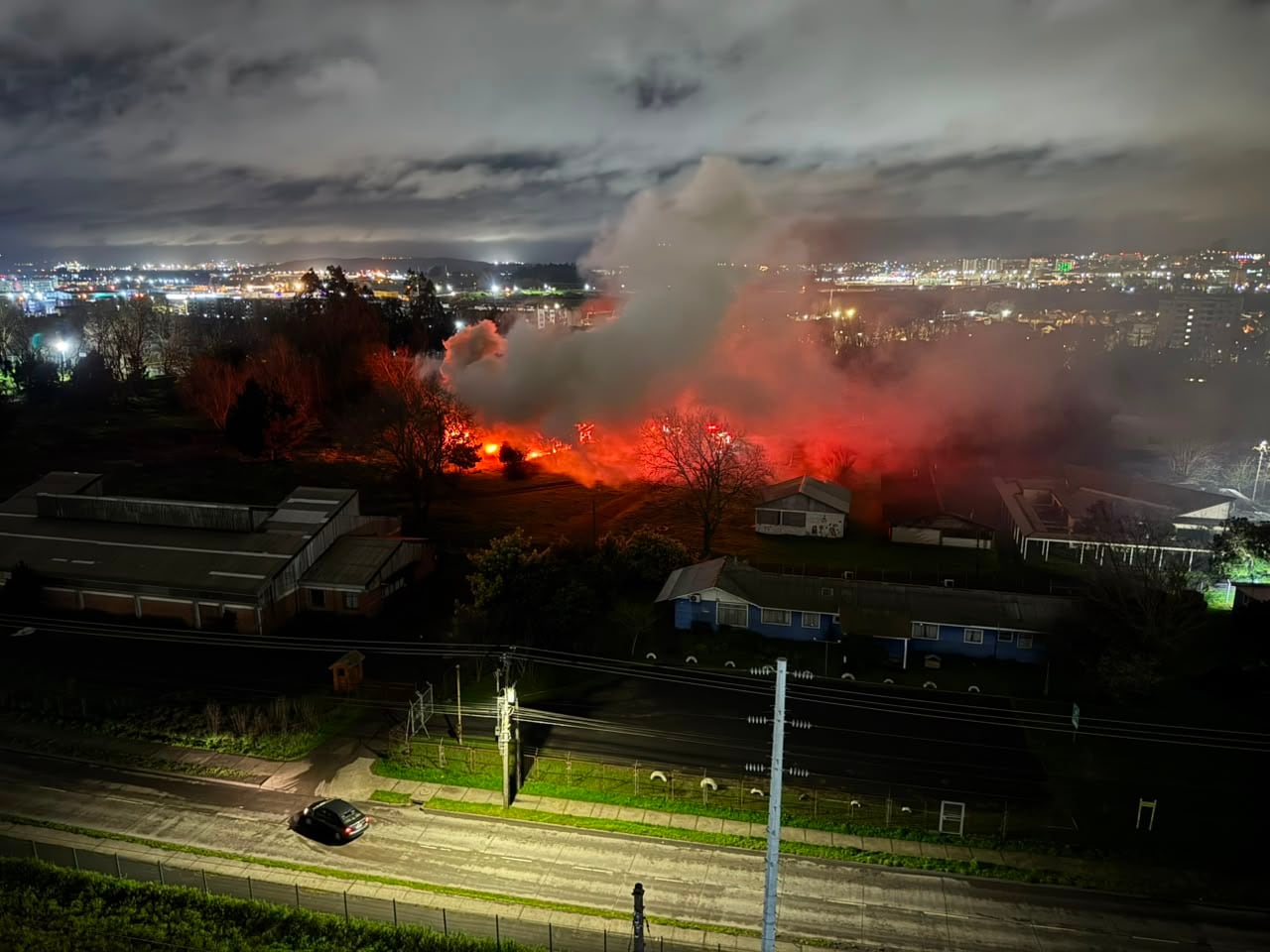 Incendio en residencia de menores en Hualpén: una vivienda quedó destruida