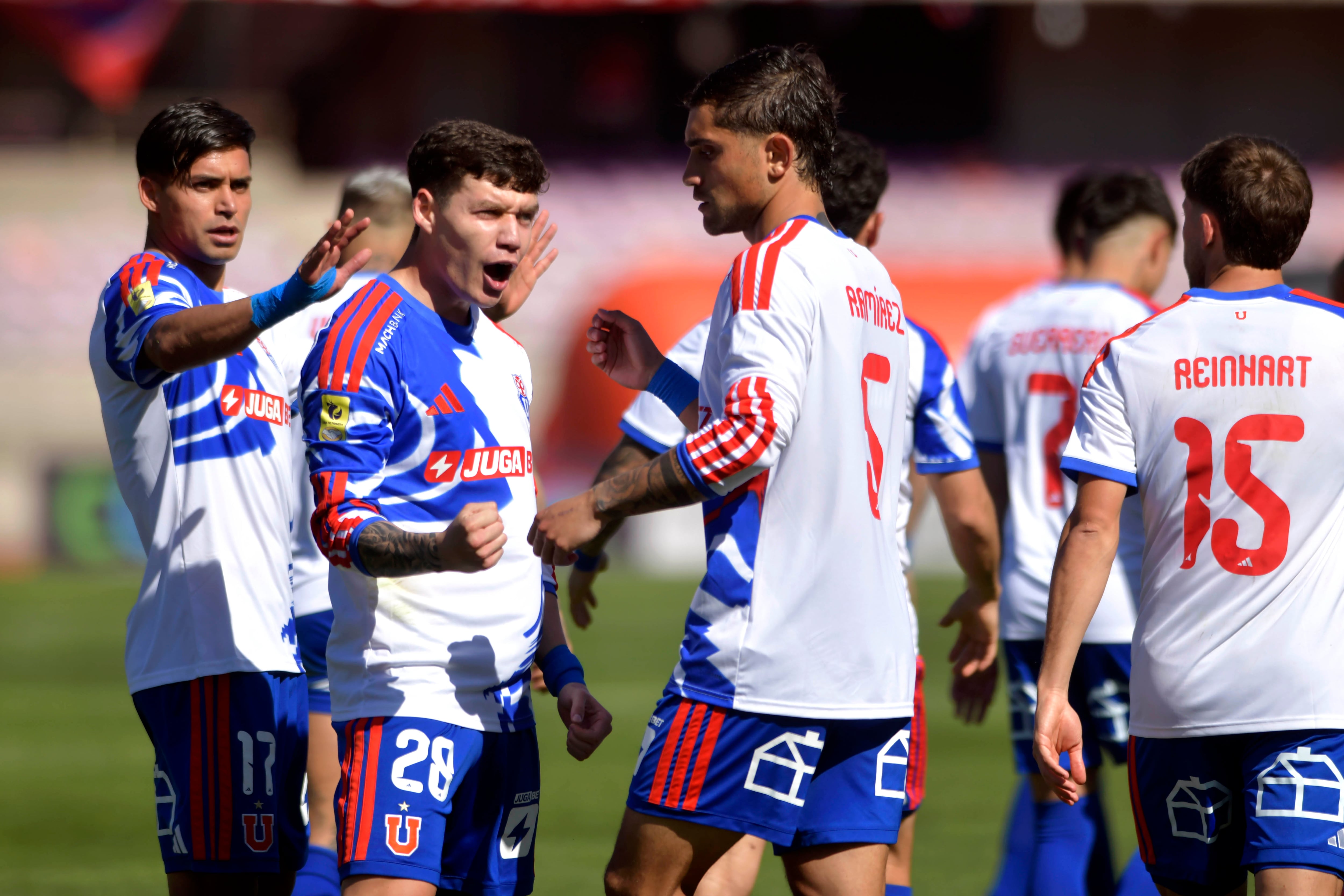 Reñida pelea por ser el Chile 2: la U hace los deberes en La Serena y no se despega de la UC