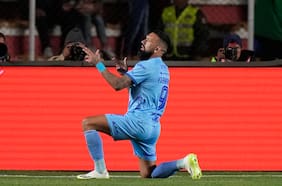 “Haaland en La Paz”: el particular elogio a Ronnie Fernández tras su jornada de ensueño frente al Paranaense de Arturo Vidal