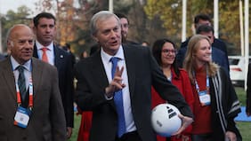 Plan A Mover Chile, tolerancia cero con las barras bravas e hincha de la UC: los ejes de José Antonio Kast en el deporte