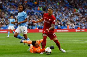 Liverpool vence a Manchester City y se lleva el primer título de la temporada en el fútbol inglés