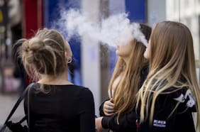 Las razones de Reino Unido para prohibir definitivamente la venta de tabaco a nacidos después de 2008