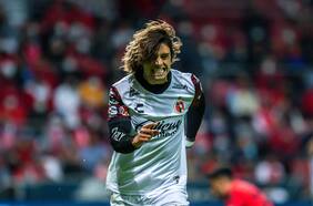 Joaquín Montecinos celebra su primer golazo junto a Xolos en México