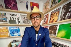 Cómo ha sido la nueva vida del baterista Mauricio Basualto tras salir de Los Bunkers