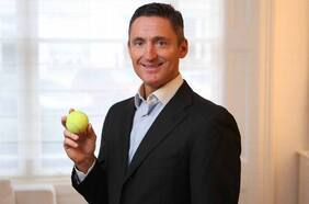 El presidente de la ATP se suma a los ataques por la fiesta de Djokovic