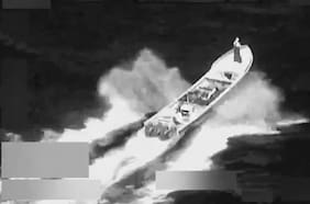 Ejército de EE. UU. ataca embarcación en el Pacífico: mueren dos presuntos narcos y buscan a un superviviente