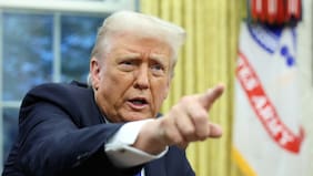 Trump amenaza con castigar con un arancel del 25% a países que comercien con Irán