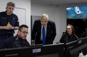 Boris Johnson enfrenta ola de críticas tras anunciar controvertido plan de lucha contra la migración clandestina