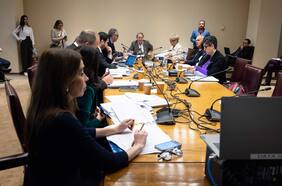 Ley de notarios en el barro: ahora Comisión de Constitución del Senado bajo sospecha por borrar inhabilidad a la parentela parlamentaria