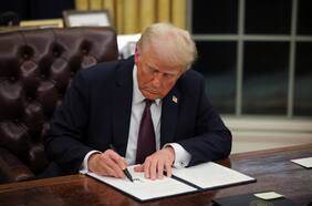 Indulto a asaltantes del Capitolio y salida del Acuerdo de París y de la OMS: los primeros decretos firmados por Trump