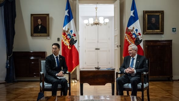 Kast se reúne con embajador de China en Chile y aborda su futura participación en cumbre APEC