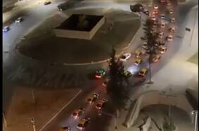 Taxistas realizan caravana por la Alameda en demanda de mayor seguridad