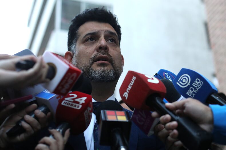 abogado del presidente de la Republica realiza punto de prensa 26/11/2024.