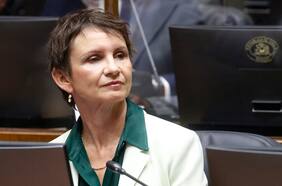 Tohá critica allanamiento de la PDI a Cariola el día de su parto