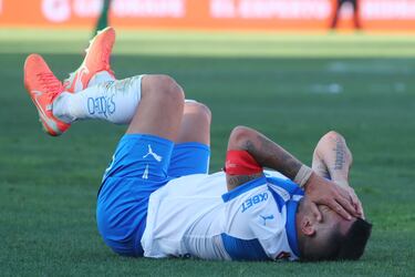 Gary Medel abandona la cancha lesionado en la UC
