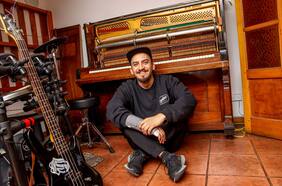 El otro Valentín Trujillo: el socio de Francisca Valenzuela, Luis Fonsi y Chancho en Piedra