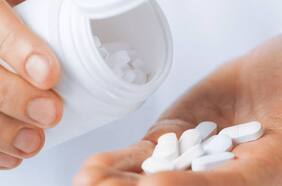 Estudio científico alerta que tomar mucho ibuprofeno puede ocasionar un “agujero” en el intestino