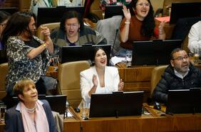 Gobierno logra dar vuelta adversa elección de diputados y Cariola se transforma en la primera comunista en presidir la Cámara