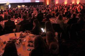 Gobierno amplía aforo para ceremonias en espacios cerrados