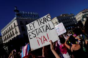“Ley Trans” en España abre nueva disputa en el oficialismo al establecer libre autodeterminación de género